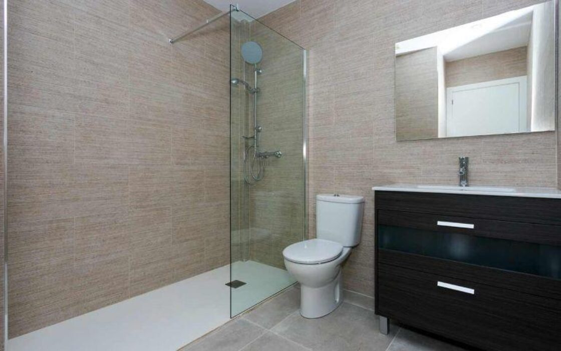 Дом в Дайя Нуэва с бассейном, 3 спальни, терраса 18 кв.м