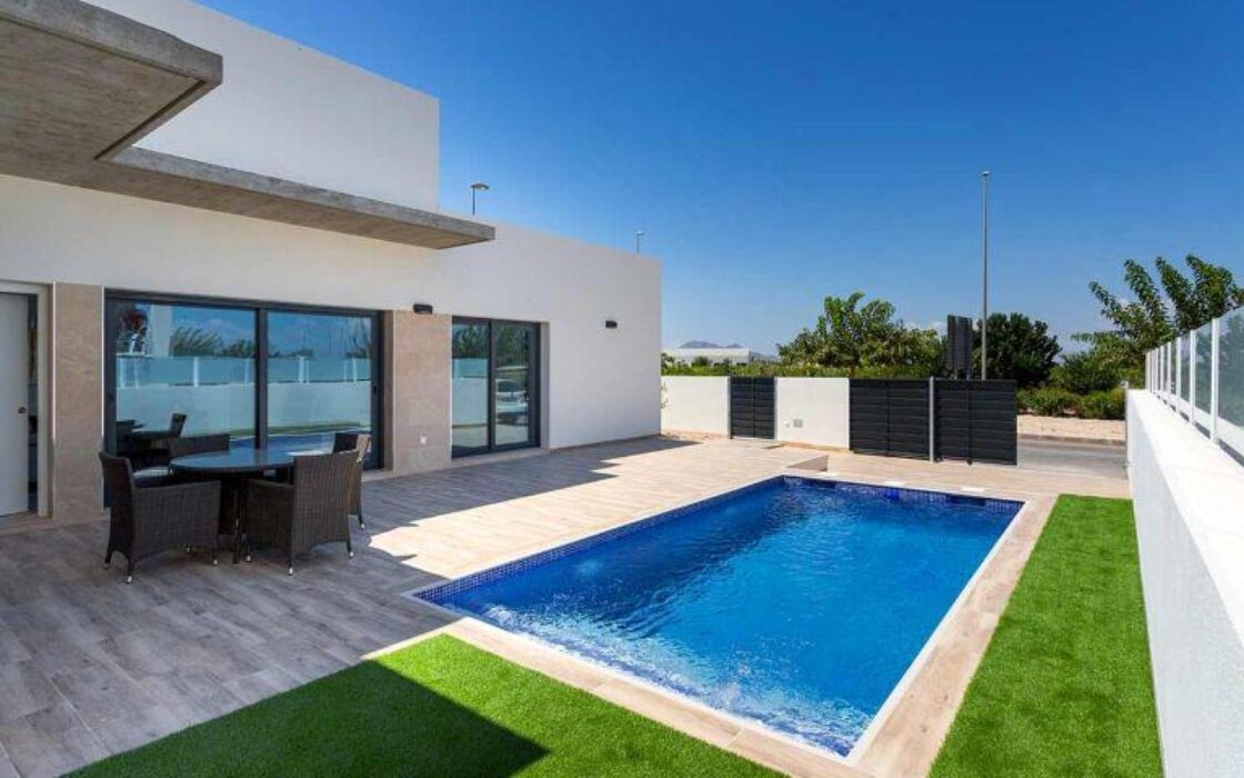 Дом в Дайя Нуэва с бассейном, 3 спальни, терраса 18 кв.м