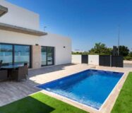 Дом в Дайя Нуэва с бассейном, 3 спальни, терраса 18 кв.м