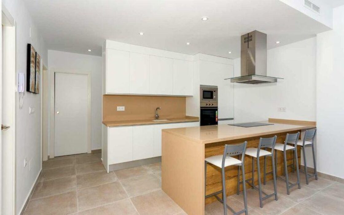 Дом в Дайя Нуэва с бассейном, 3 спальни, терраса 18 кв.м