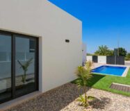 Дом в Дайя Нуэва с бассейном, 3 спальни, терраса 18 кв.м