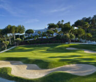 Квартира 2 спальни в Эстепоне с террасой у гольф-поля