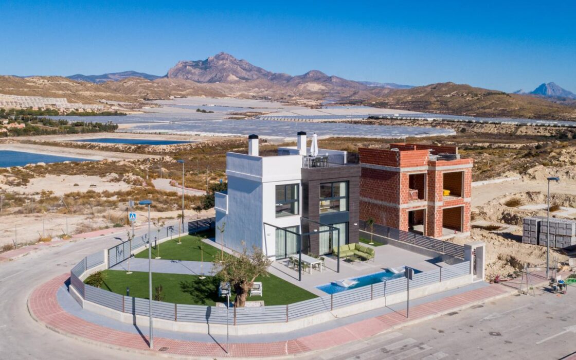 Автономні вілли біля моря в Аліканті з басейном 118 кв.м