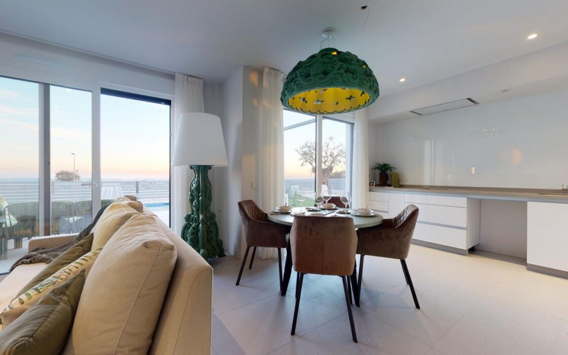 Автономні вілли біля моря в Аліканті з басейном 118 кв.м