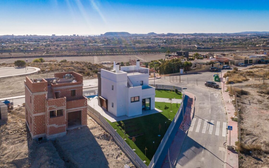 Автономні вілли біля моря в Аліканті з басейном 118 кв.м