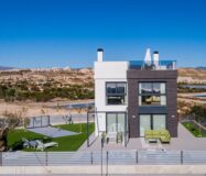 Автономні вілли біля моря в Аліканті з басейном 118 кв.м