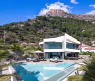 Нові вілли в Кальпе з видом на море та терасою 410 кв.м