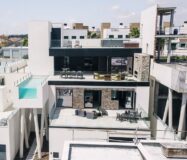 Дизайнерская вилла 250 кв.м с видом на море в Рохалесе