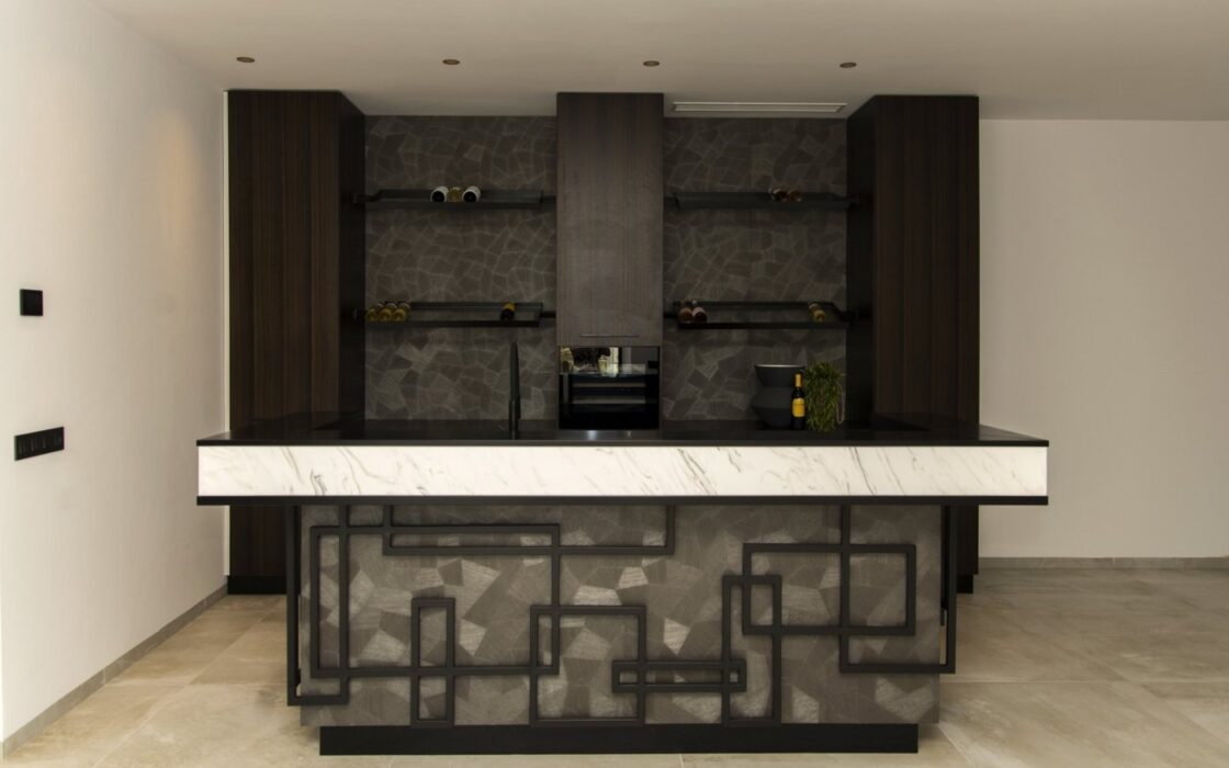 Дизайнерская вилла 250 кв.м с видом на море в Рохалесе