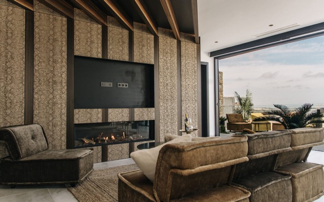 Дизайнерская вилла 250 кв.м с видом на море в Рохалесе