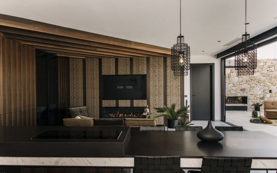 Дизайнерская вилла 250 кв.м с видом на море в Рохалесе