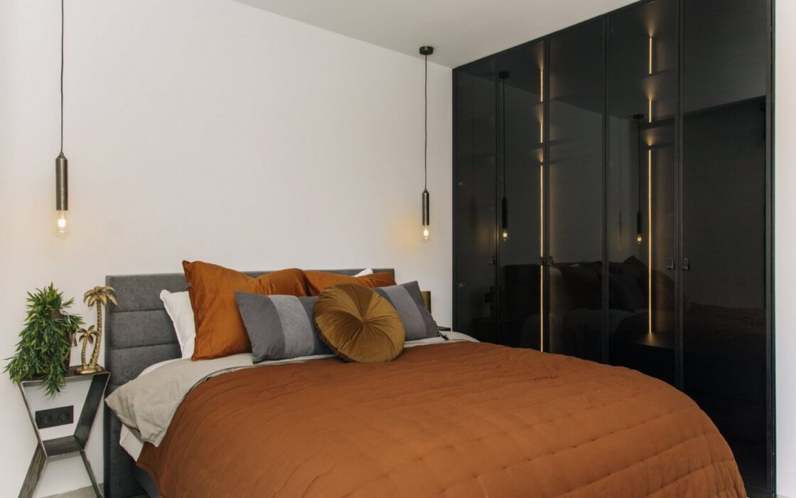 Дизайнерская вилла 250 кв.м с видом на море в Рохалесе