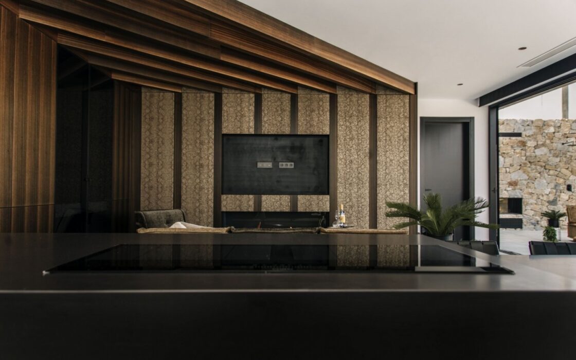 Дизайнерская вилла 250 кв.м с видом на море в Рохалесе