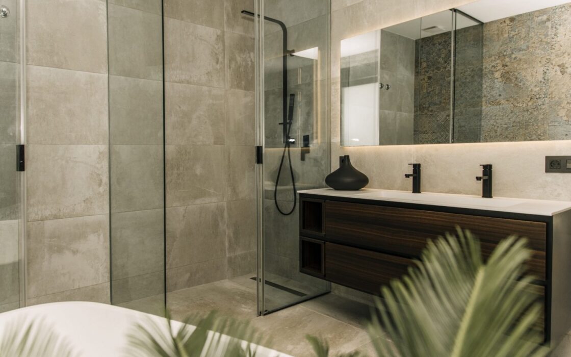 Дизайнерская вилла 250 кв.м с видом на море в Рохалесе