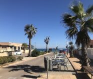 Современный дом в Торревьехе с видом на море у пляжа