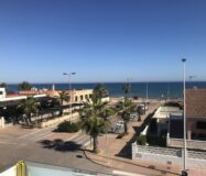 Современный дом в Торревьехе с видом на море у пляжа