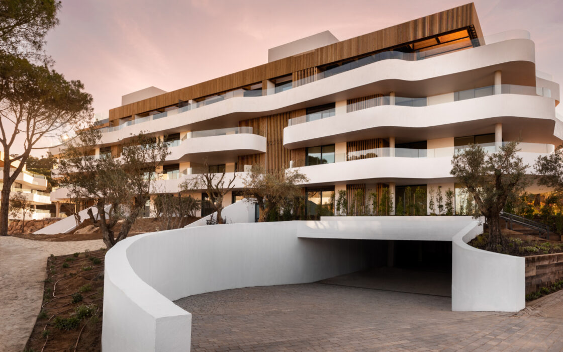 Трехкомнатная квартира с террасой в Сотогранде 195 кв.м