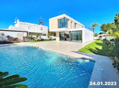 Вилла в Ориуэла Коста 216 кв.м у моря з видом і басейном