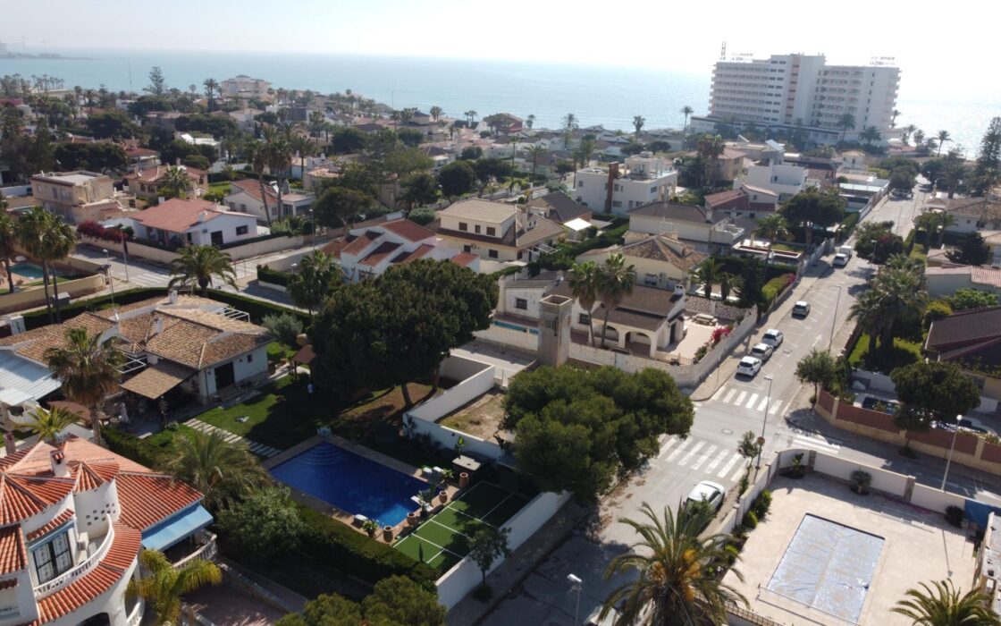 Вилла в Ориуэла Коста 216 кв.м у моря з видом і басейном