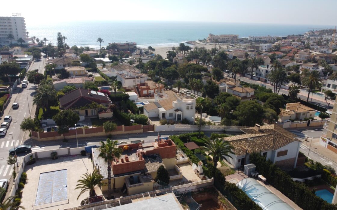 Вилла в Ориуэла Коста 216 кв.м у моря з видом і басейном