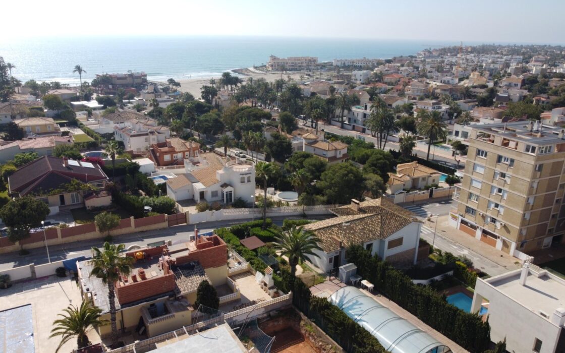 Вилла в Ориуэла Коста 216 кв.м у моря з видом і басейном