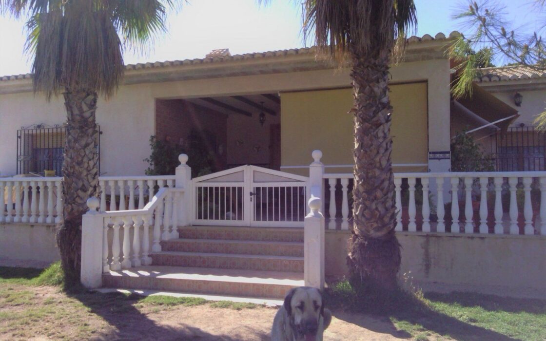 Хасінді в Ельче 705 кв.м з терасою 5 км від моря