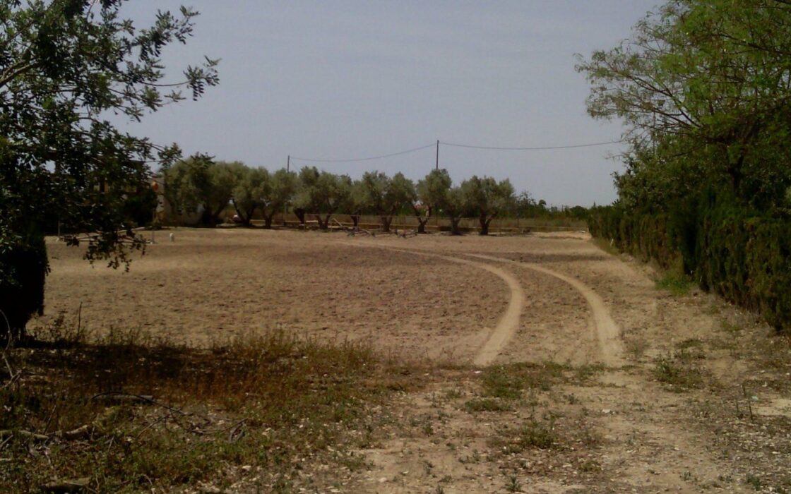 Хасінді в Ельче 705 кв.м з терасою 5 км від моря