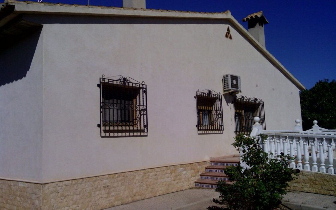 Хасінді в Ельче 705 кв.м з терасою 5 км від моря