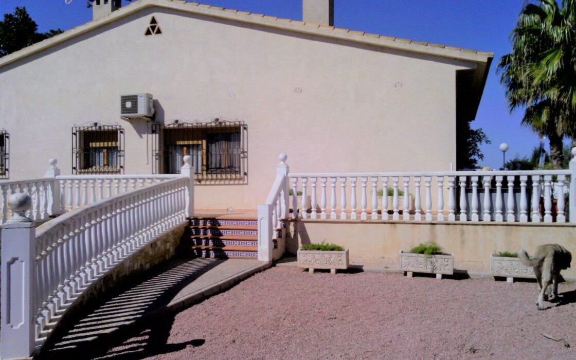 Хасінді в Ельче 705 кв.м з терасою 5 км від моря