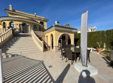 Будинок у Сьюдад-Кесада 244 кв.м з видом на море та терасою