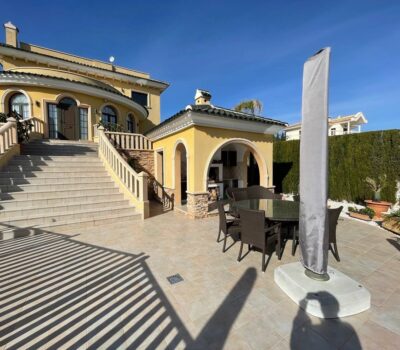 Будинок у Сьюдад-Кесада 244 кв.м з видом на море та терасою