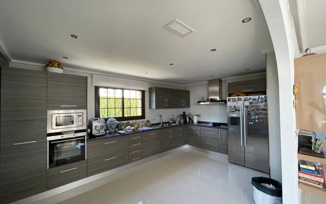 Будинок у Сьюдад-Кесада 244 кв.м з видом на море та терасою