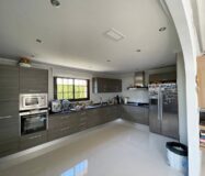 Будинок у Сьюдад-Кесада 244 кв.м з видом на море та терасою