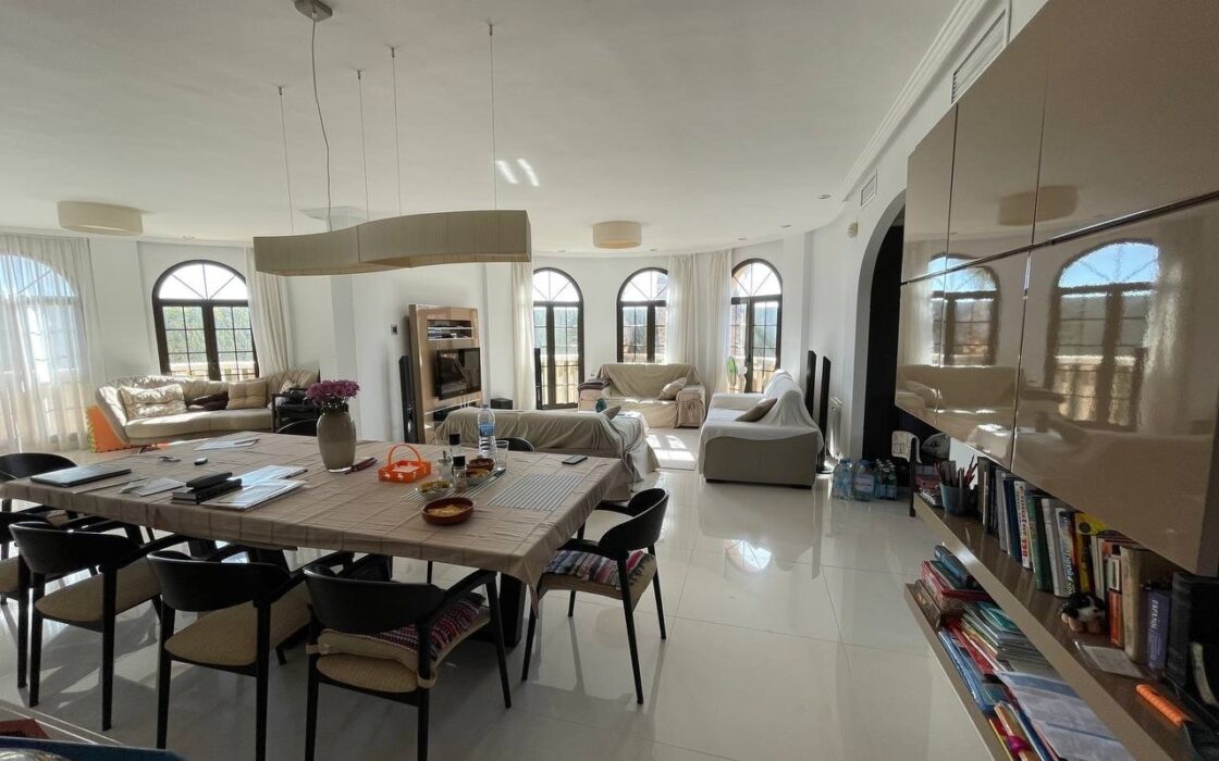 Будинок у Сьюдад-Кесада 244 кв.м з видом на море та терасою