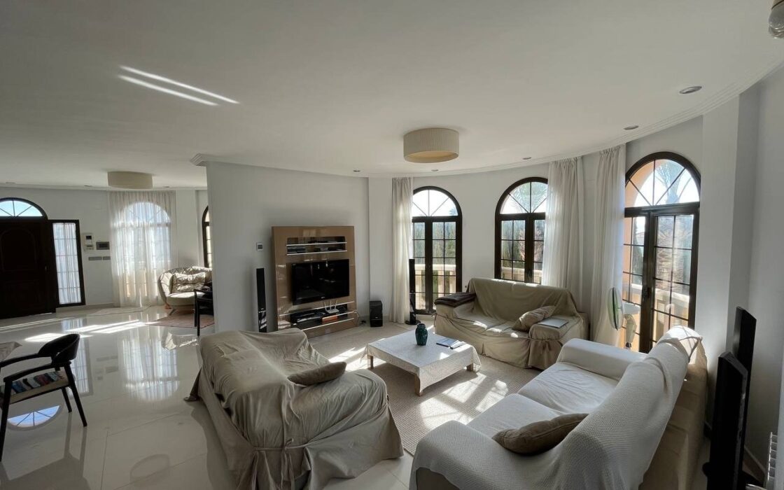 Будинок у Сьюдад-Кесада 244 кв.м з видом на море та терасою