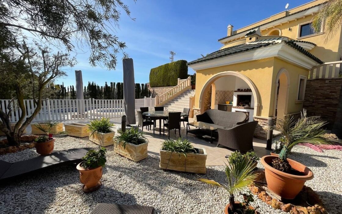 Будинок у Сьюдад-Кесада 244 кв.м з видом на море та терасою