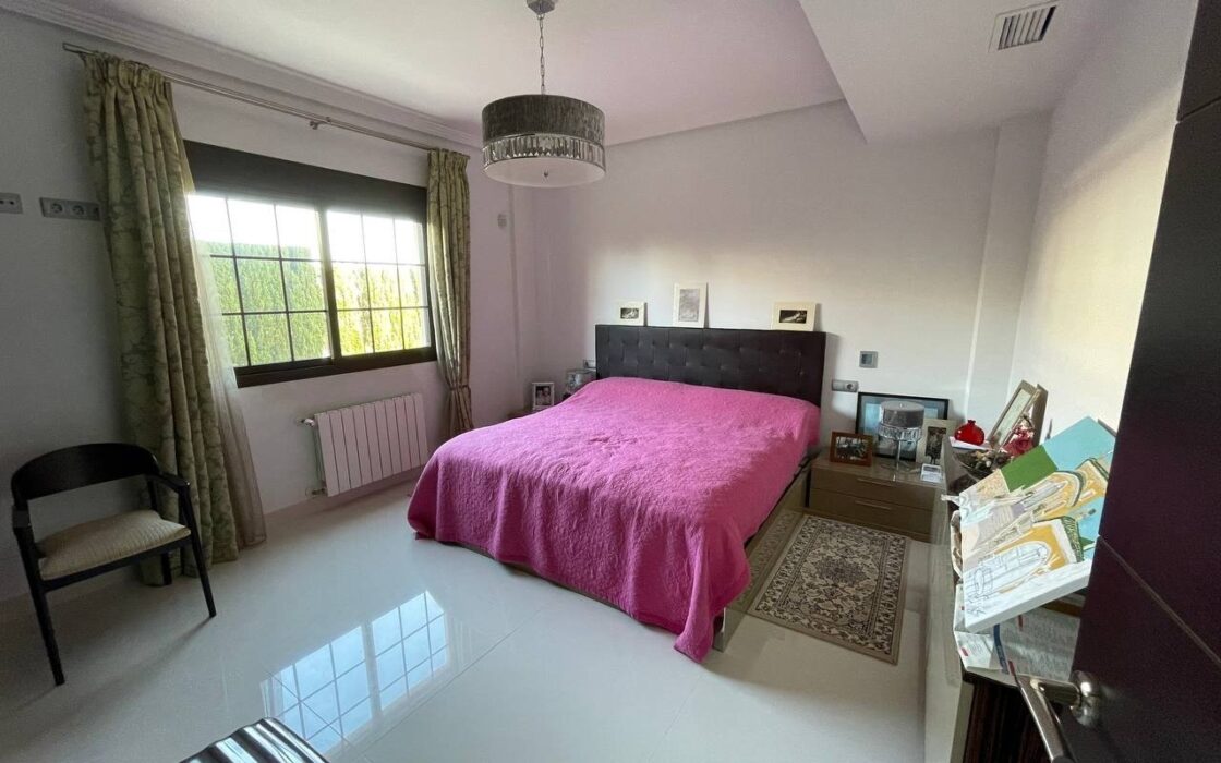 Будинок у Сьюдад-Кесада 244 кв.м з видом на море та терасою