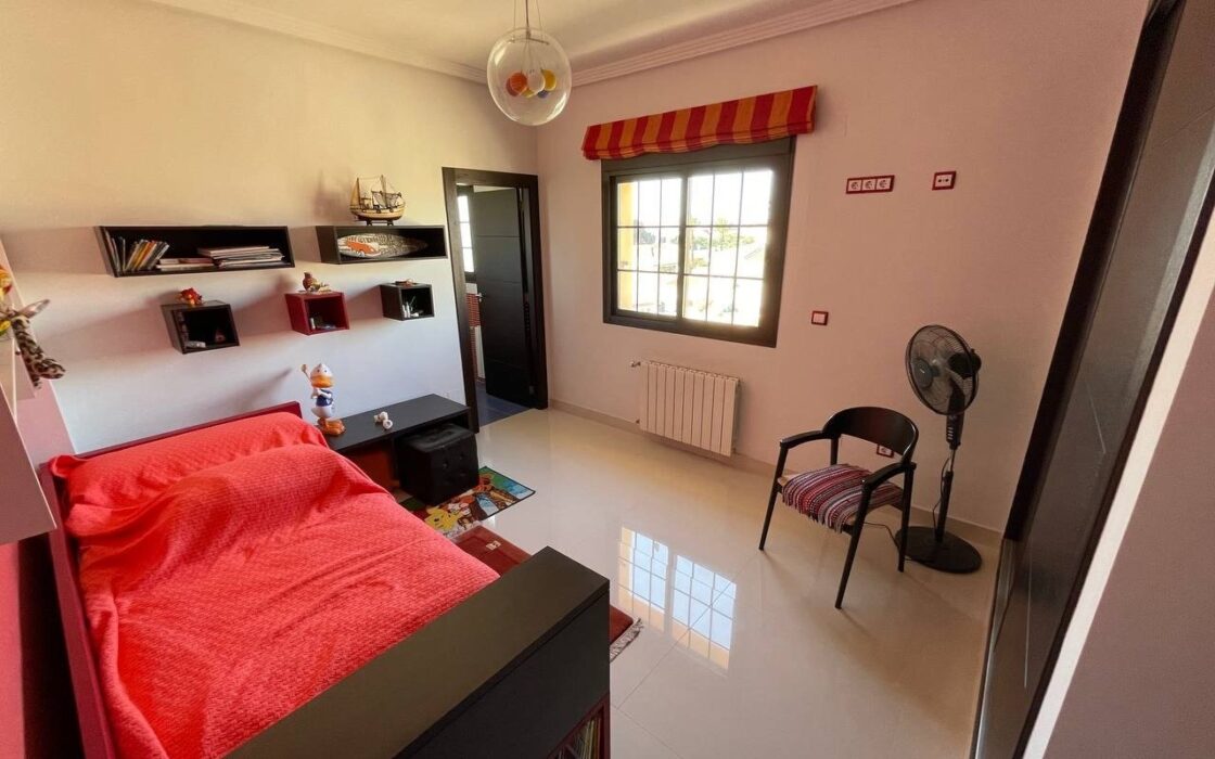 Будинок у Сьюдад-Кесада 244 кв.м з видом на море та терасою