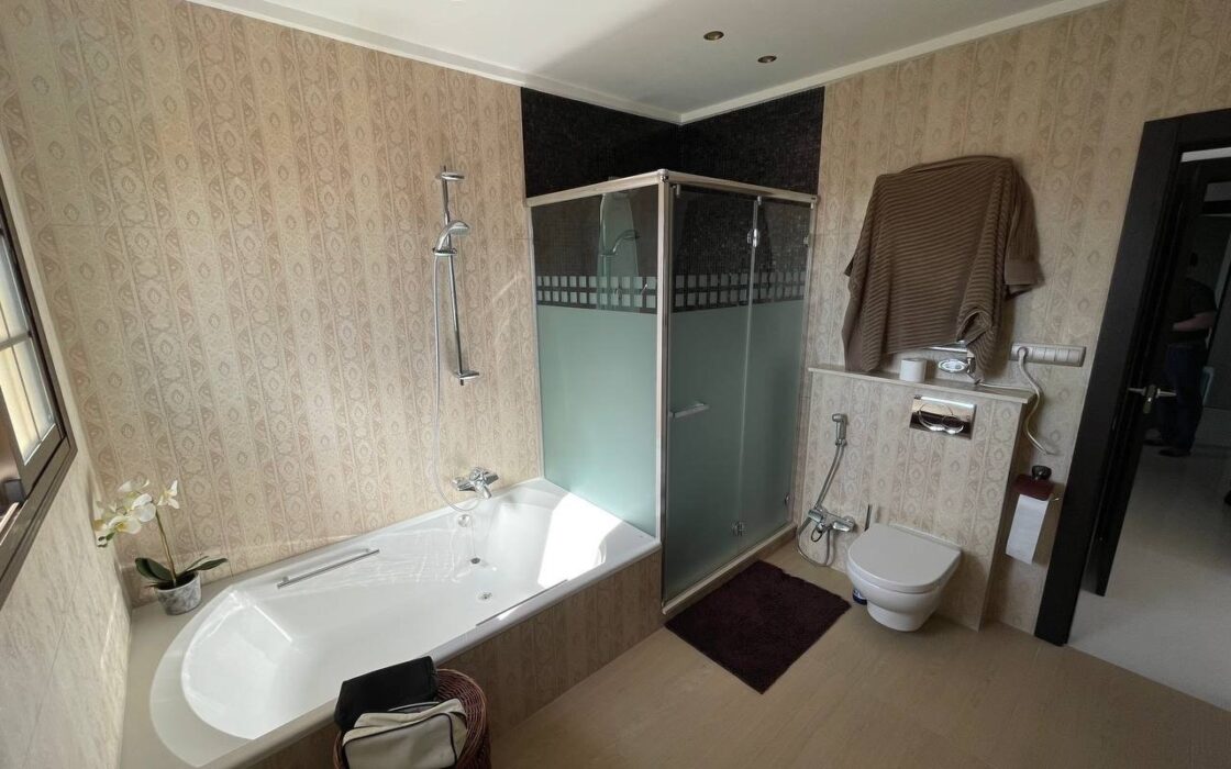 Будинок у Сьюдад-Кесада 244 кв.м з видом на море та терасою