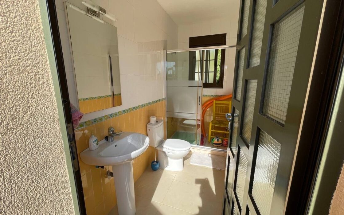 Будинок у Сьюдад-Кесада 244 кв.м з видом на море та терасою