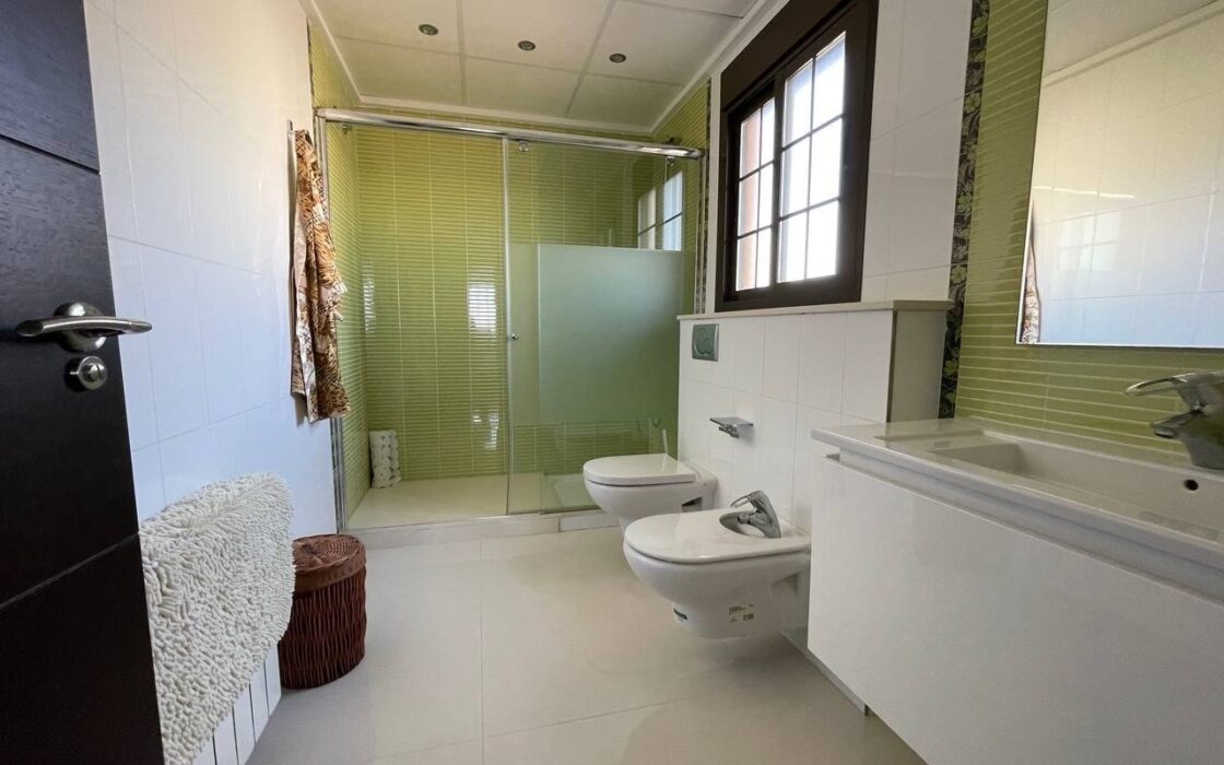 Будинок у Сьюдад-Кесада 244 кв.м з видом на море та терасою