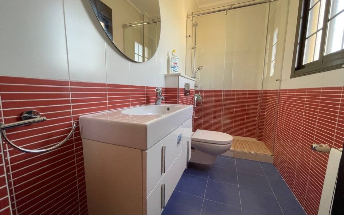 Будинок у Сьюдад-Кесада 244 кв.м з видом на море та терасою