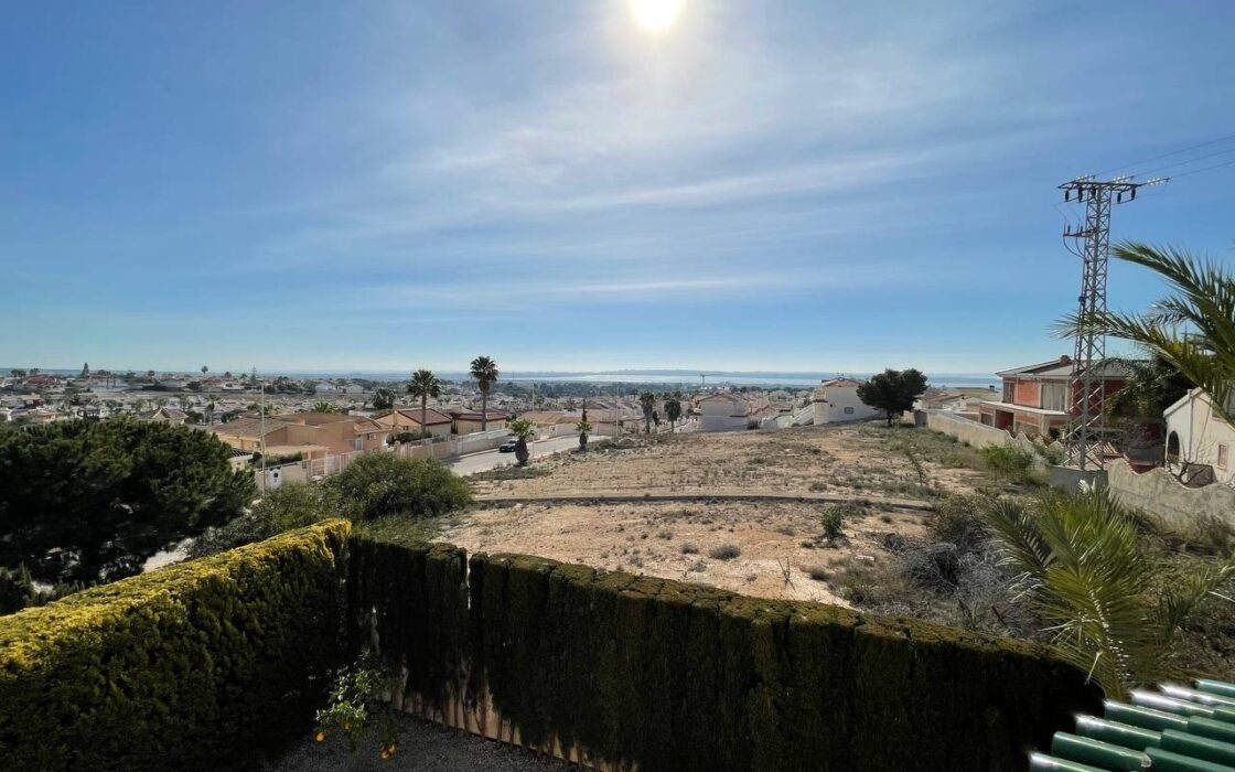 Будинок у Сьюдад-Кесада 244 кв.м з видом на море та терасою