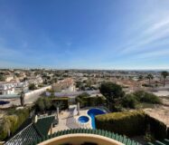 Будинок у Сьюдад-Кесада 244 кв.м з видом на море та терасою