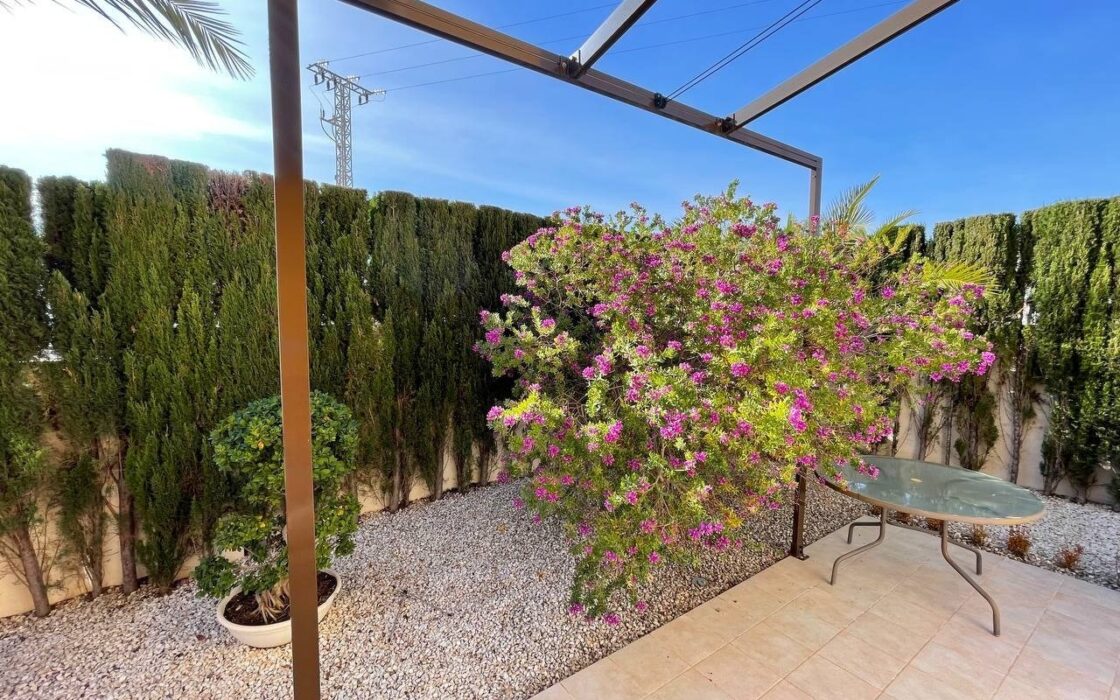 Будинок у Сьюдад-Кесада 244 кв.м з видом на море та терасою