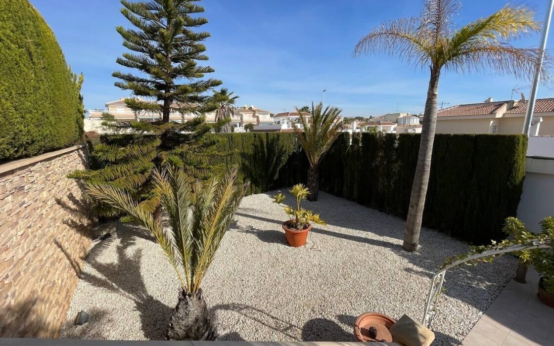 Будинок у Сьюдад-Кесада 244 кв.м з видом на море та терасою