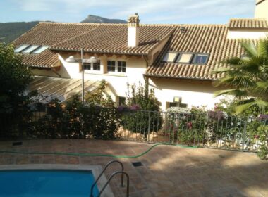 Вілла з басейном у Баньерес-де-Мариола, 4 спальні