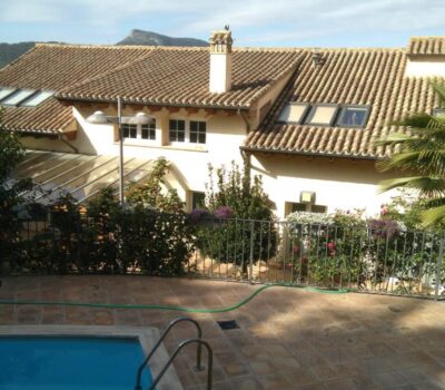 Вілла з басейном у Баньерес-де-Мариола, 4 спальні