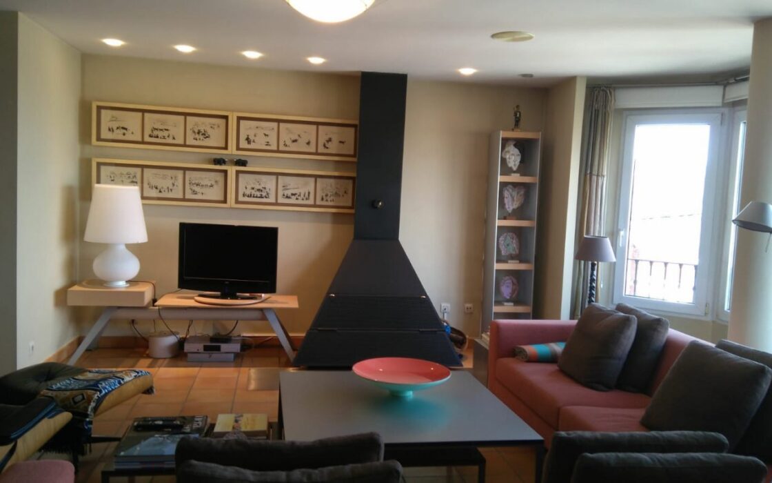 Вілла з басейном у Баньерес-де-Мариола, 4 спальні