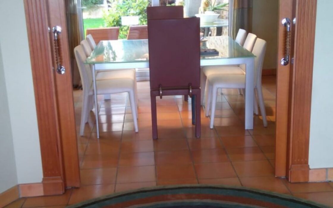 Вілла з басейном у Баньерес-де-Мариола, 4 спальні